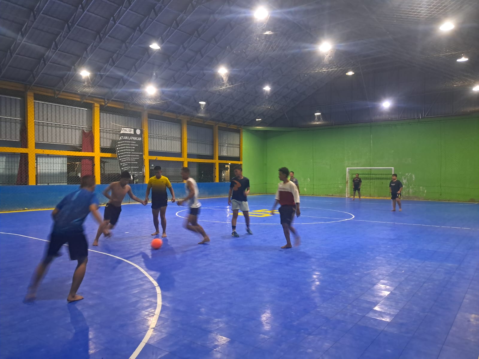 Satgas TMMD ke-130 Gelar Futsal untuk Meningkatkan Hubungan Sosial dengan Warga