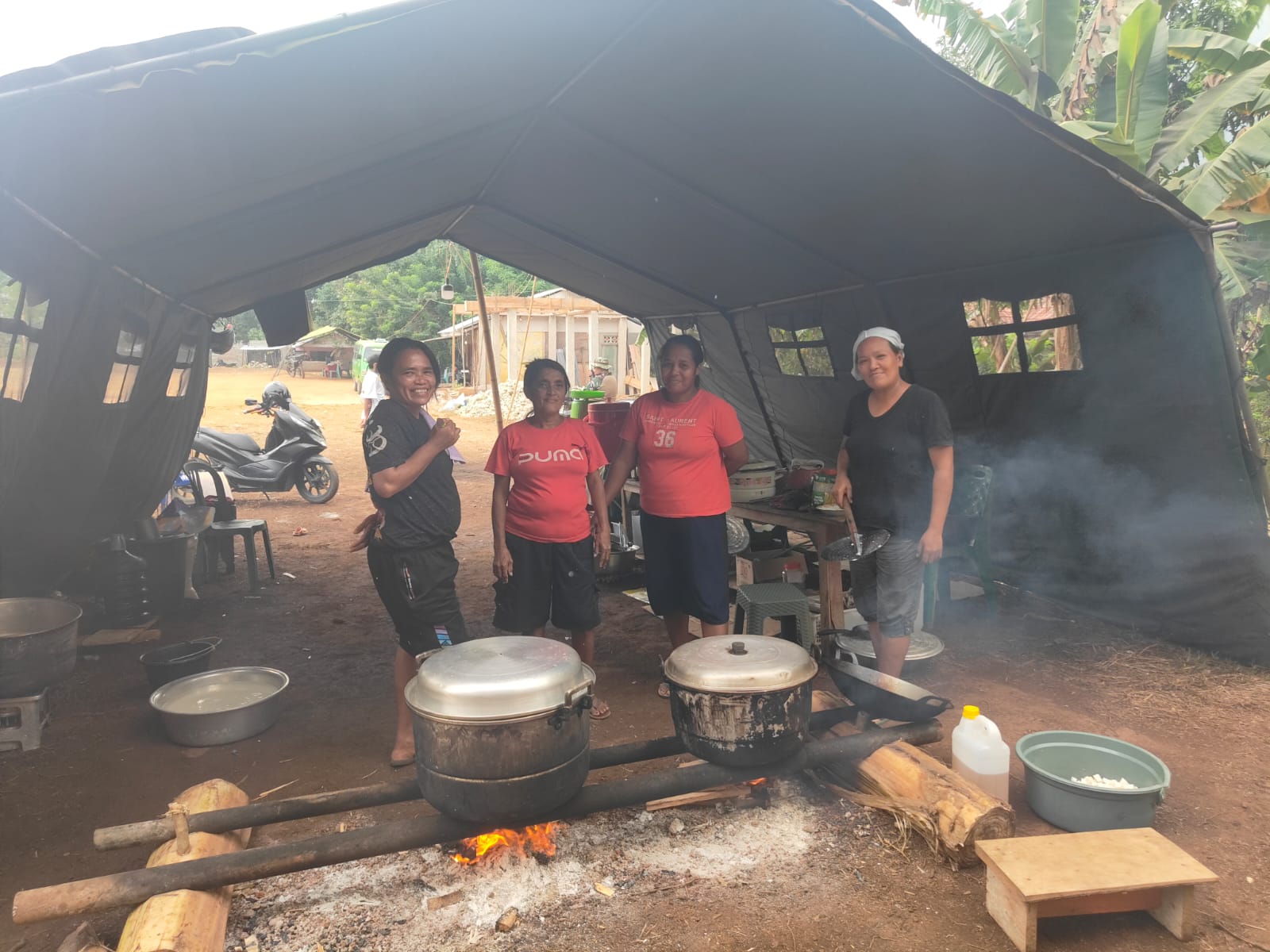 Ibu-Ibu di Dusun Seri, Dapur yang Menghidupi Satgas TMMD ke-130