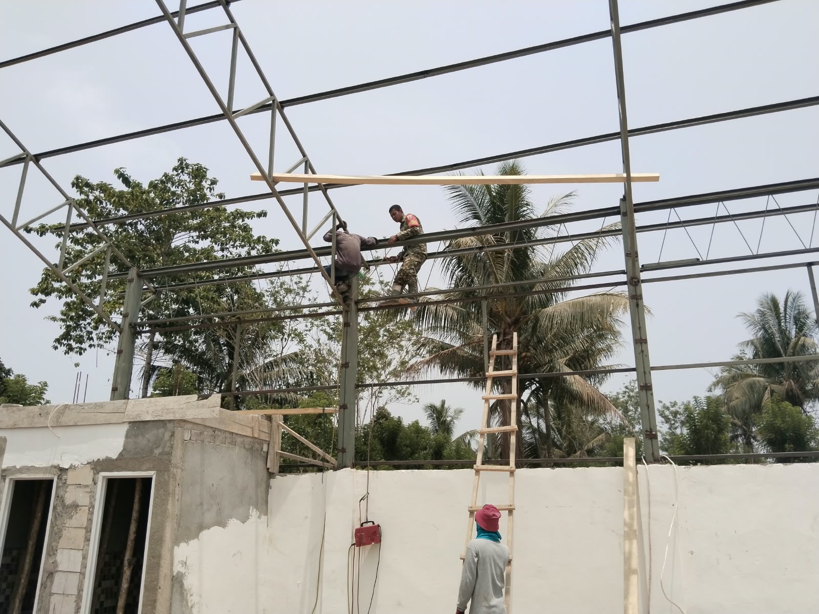Upaya Babinsa dan Komunitas Mempercepat Proyek Koperasi Desa Tetewua