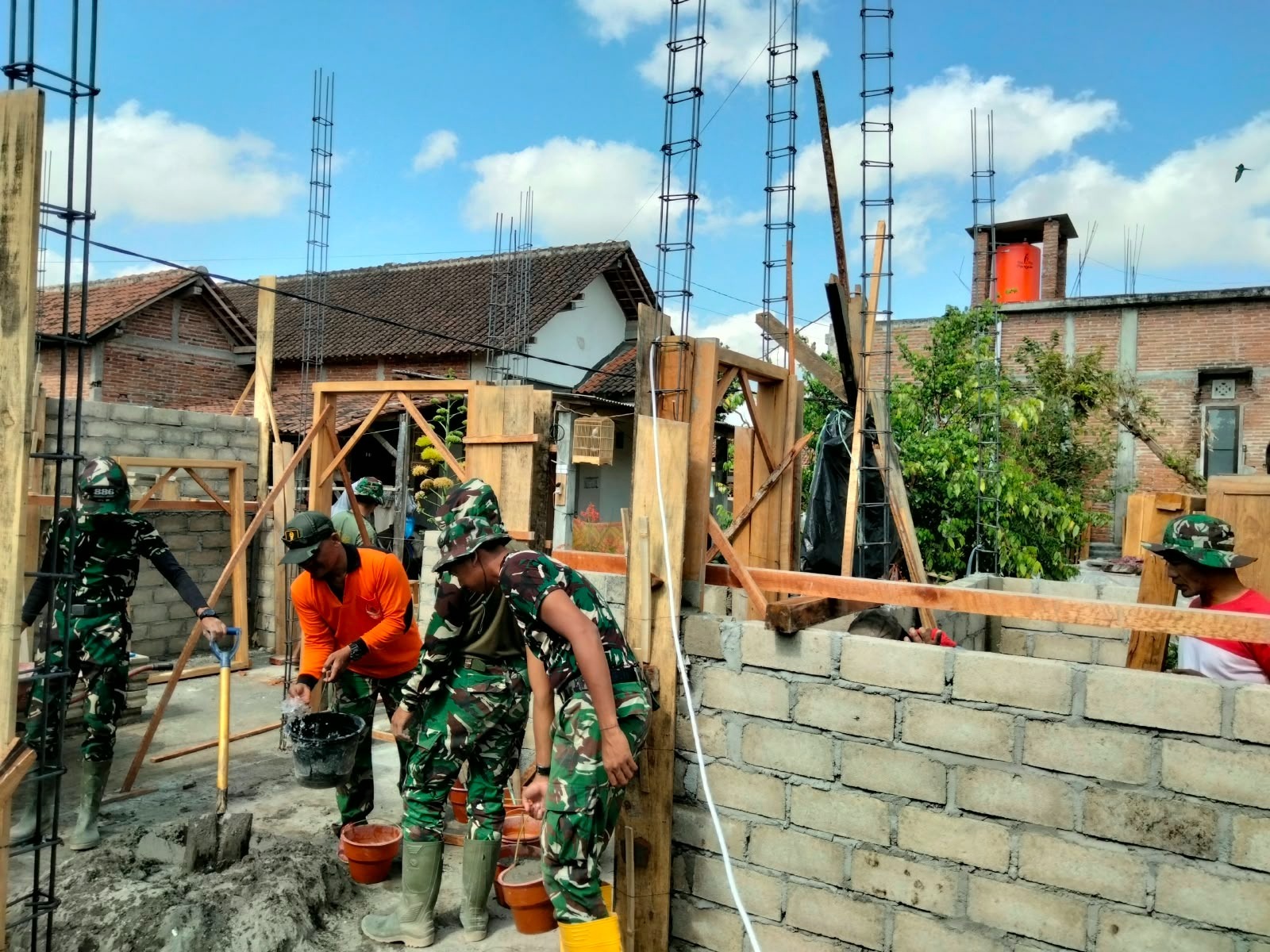 Satgas TMMD Akselerasi Pembangunan RTLH Agus Suwandi Secara Simultan