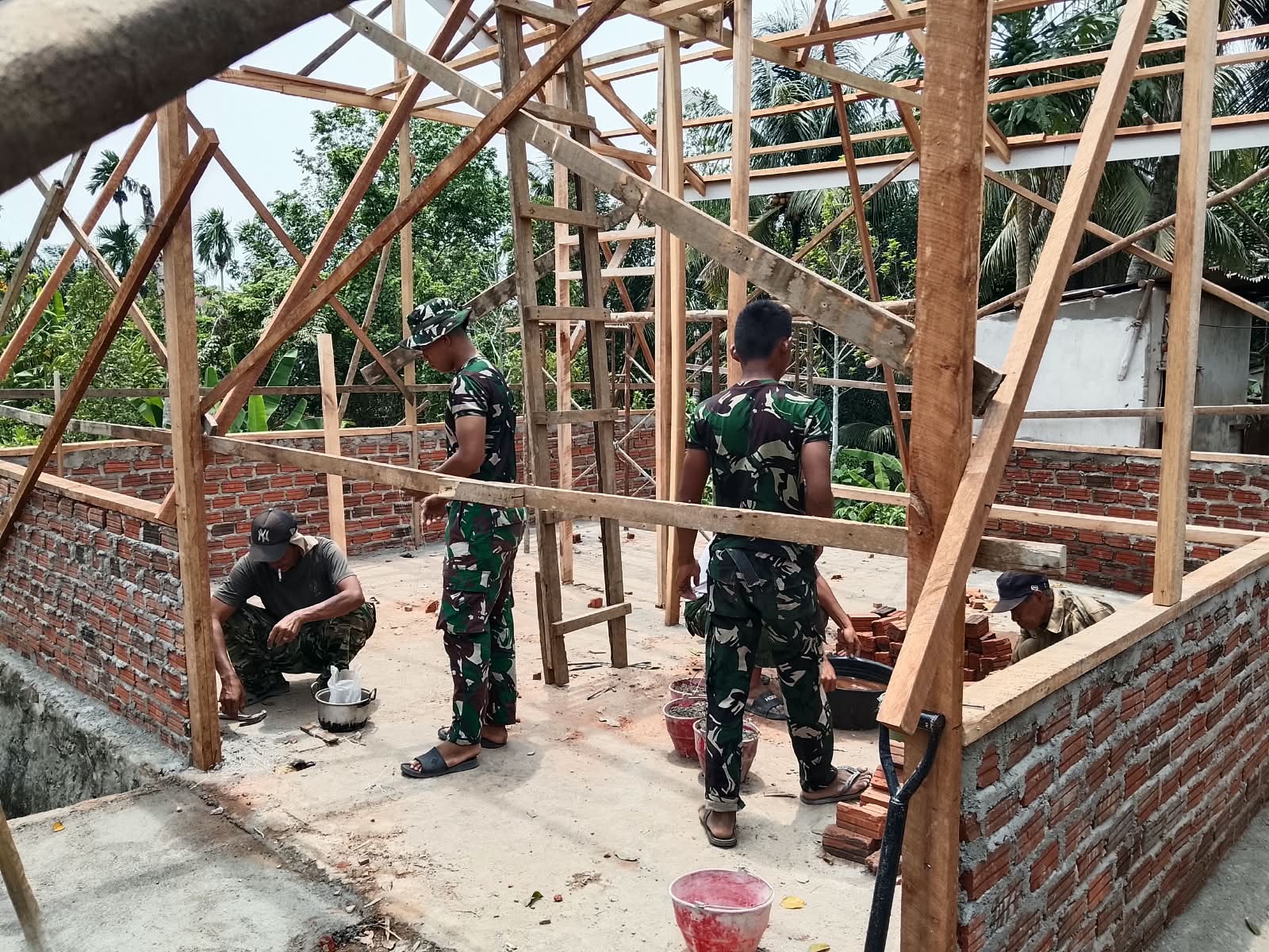 Tingkatkan Kesadaran Keselamatan pada Proyek RTLH dalam TMMD ke-130