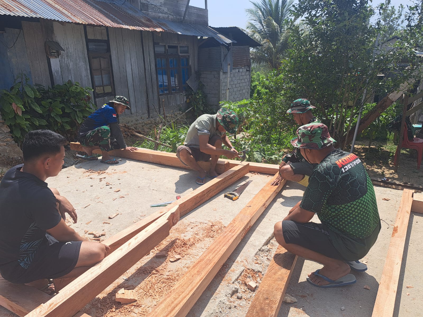 Upaya TNI dalam Pembangunan Rumah Layak Huni di Pamona Berjalan Terus
