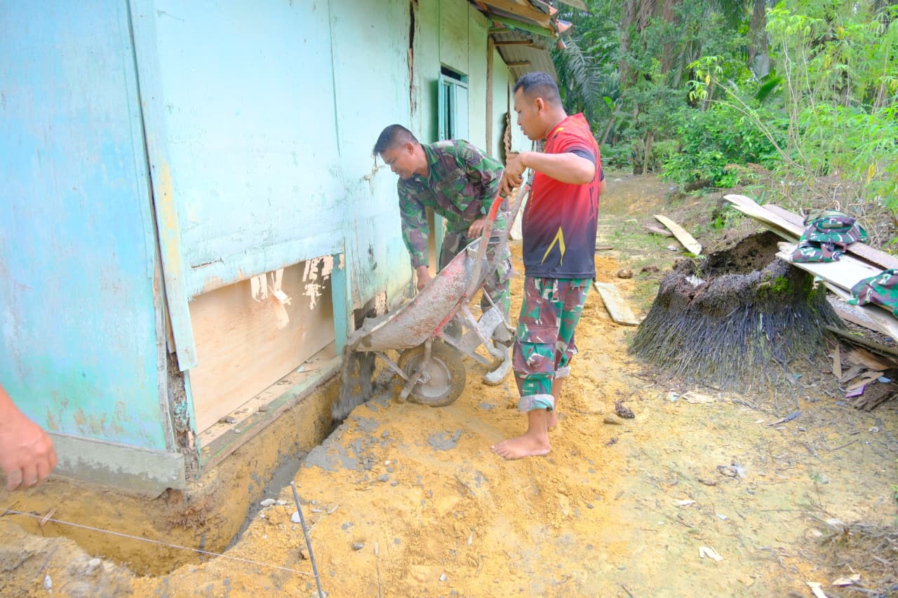 Awal Pembangunan RTLH Bapak Suroto dalam Program TMMD di Aek Batu