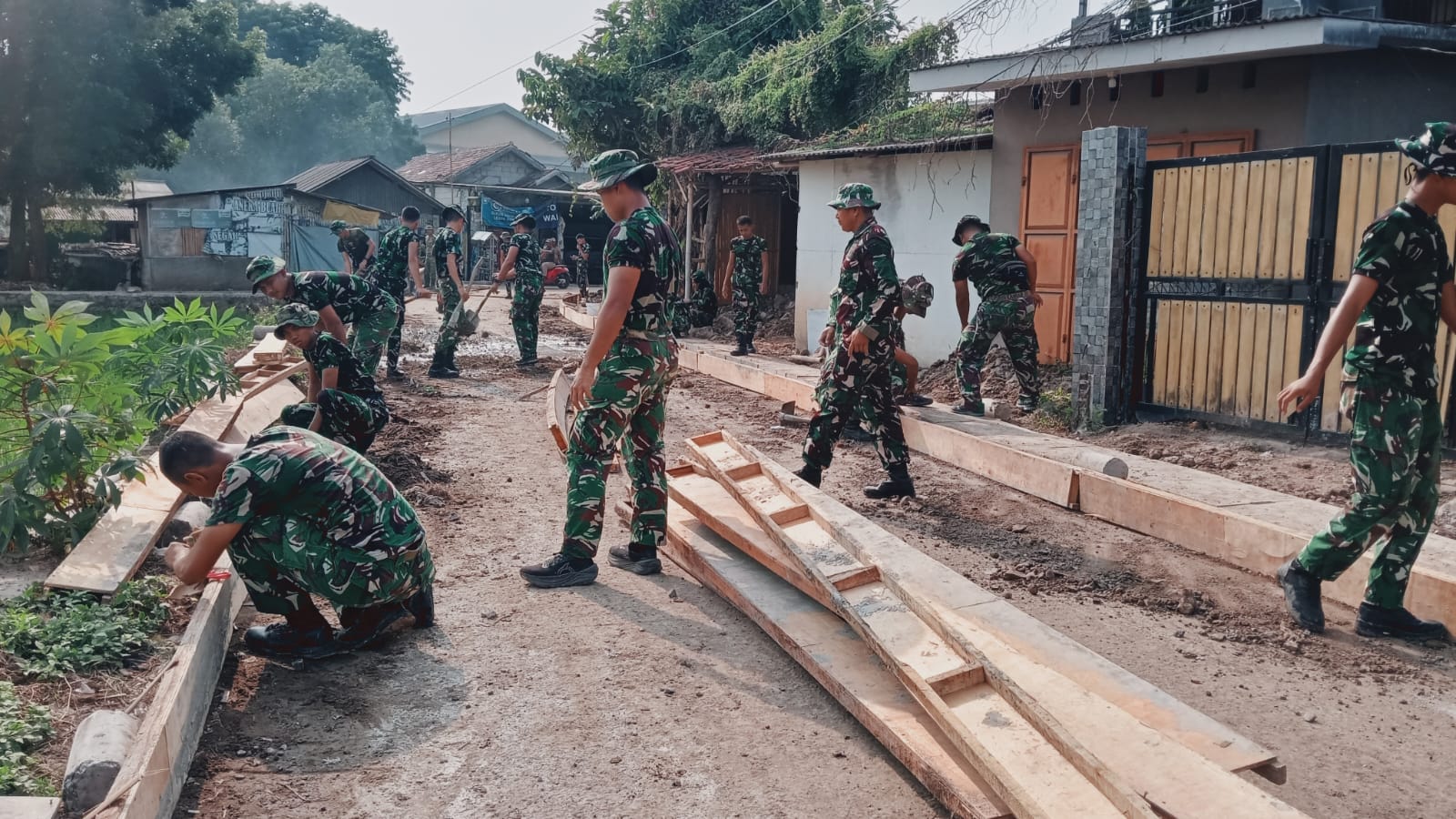 Semangat Bersama Membangun Desa, Pemasangan Bekisting TMMD ke-130 Berlanjut