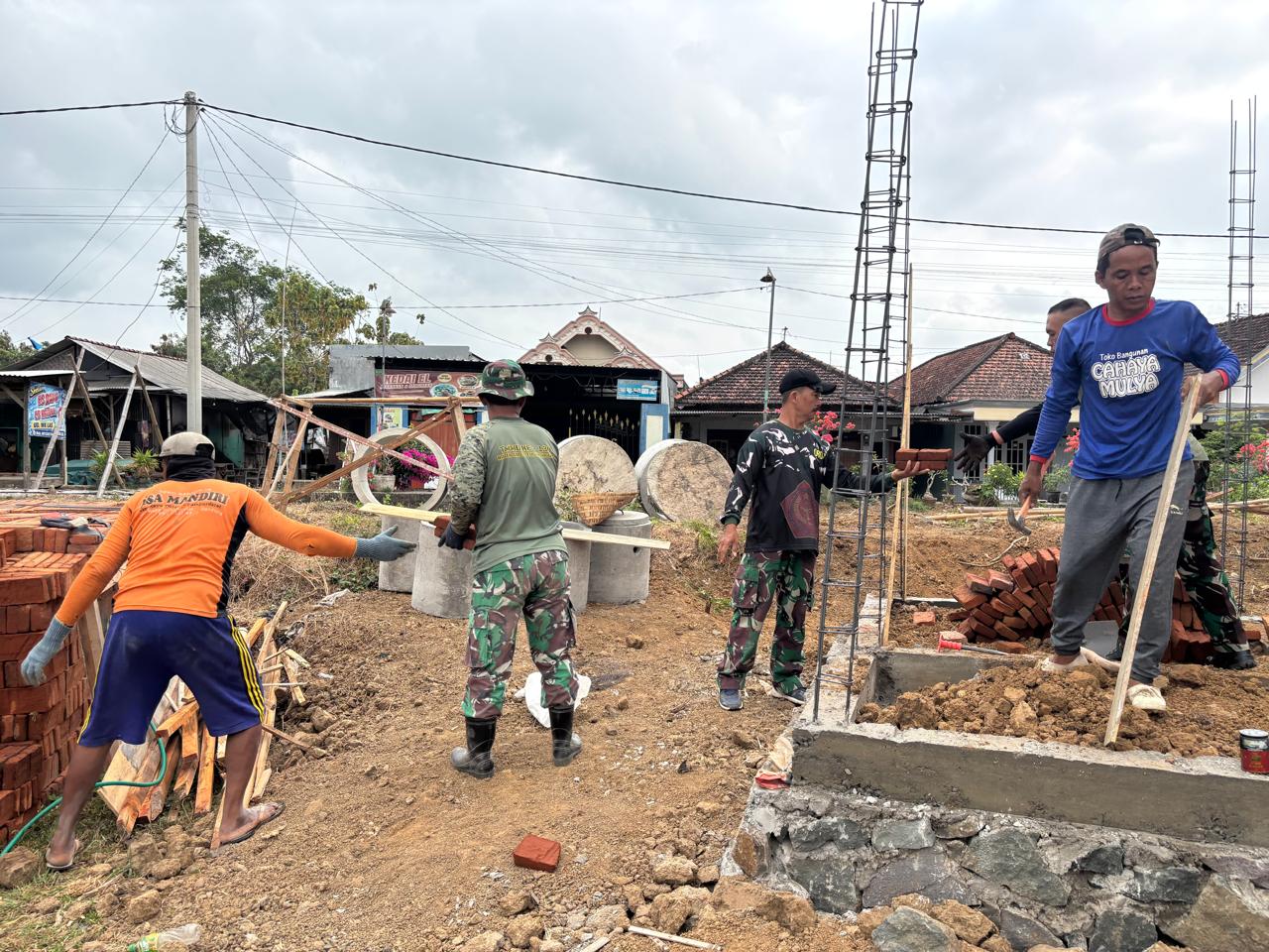 TMMD ke-130: Pembangunan MCK untuk Kesejahteraan Masyarakat Tulungagung