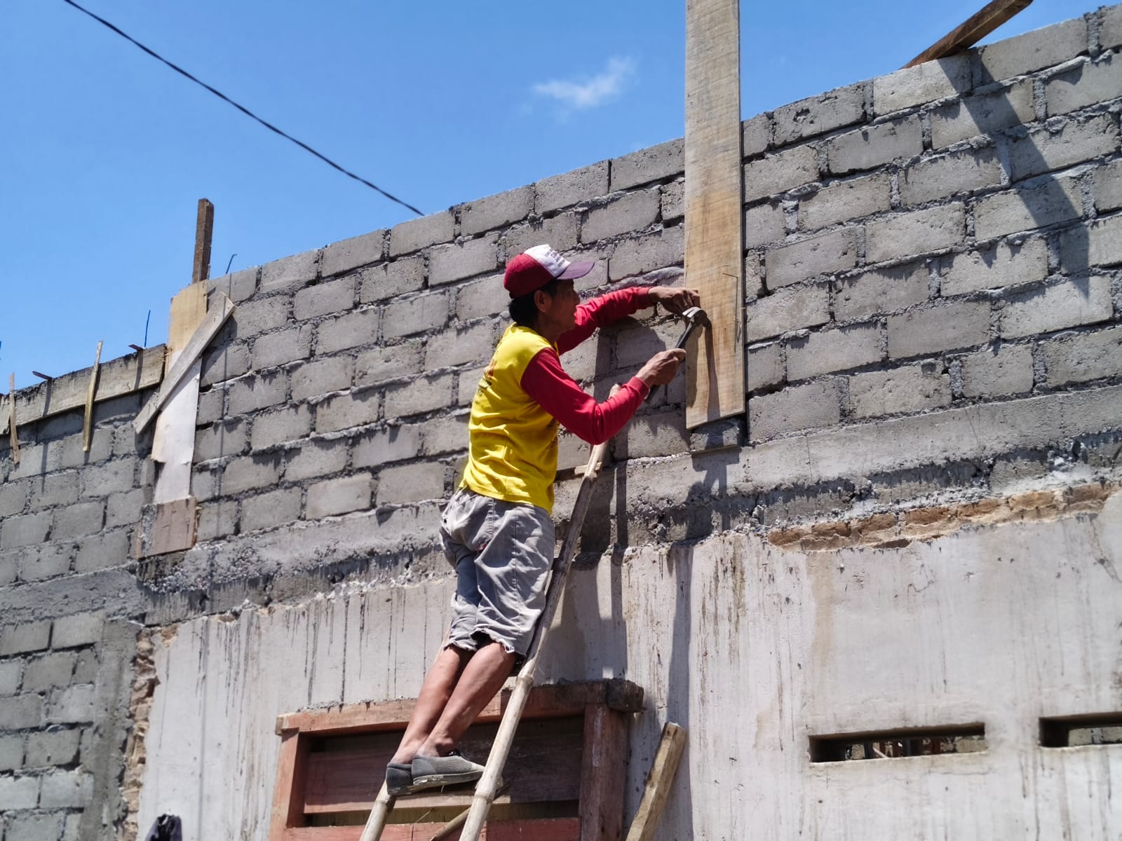 TNI Manunggal Membangun Desa Genjot Rehabilitasi Rumah Sujianto di Tulungagung