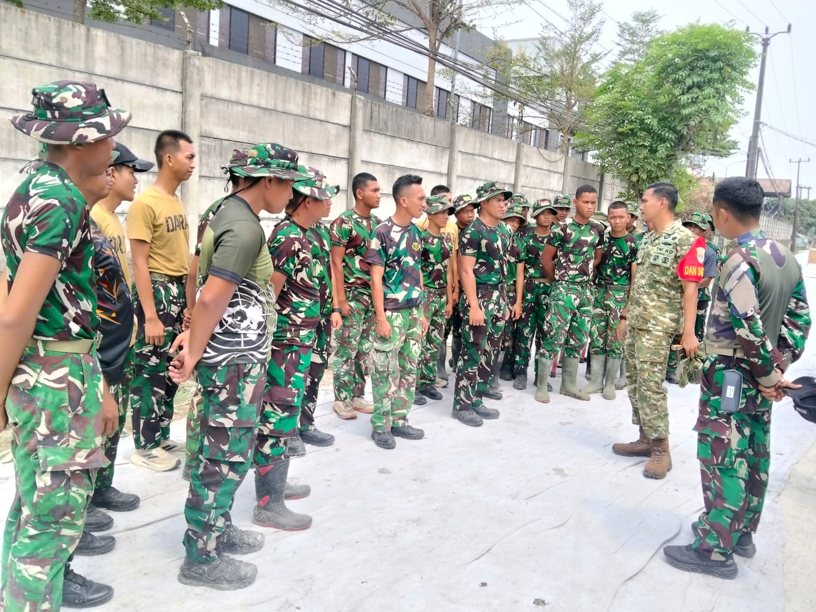 Dansatgas TMMD ke-130 Kodim 0510/Tigaraksa Instruksikan Anggota Maksimalkan Pengerjaan Sasaran Fisik
