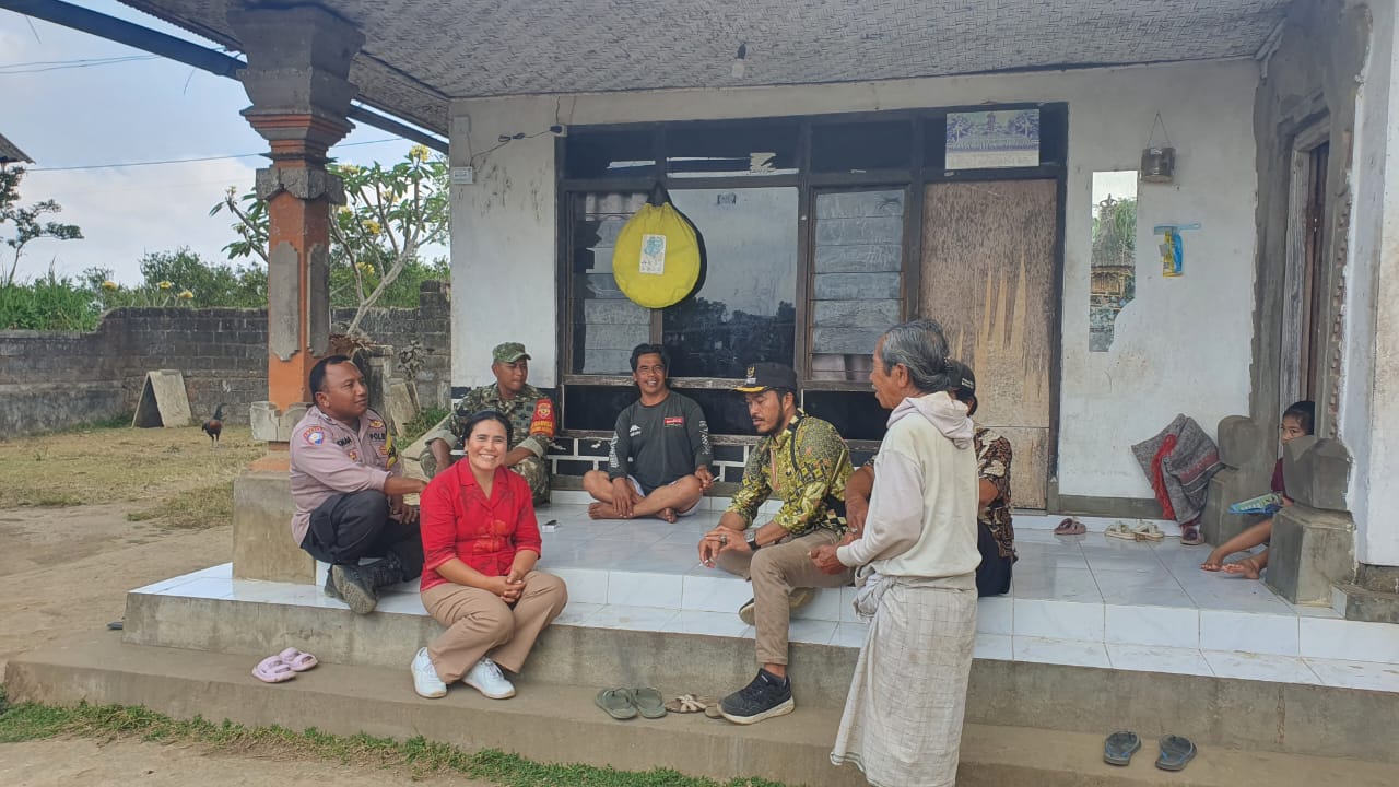 Pendataan Warga Miskin di Bonyoh oleh Babinsa