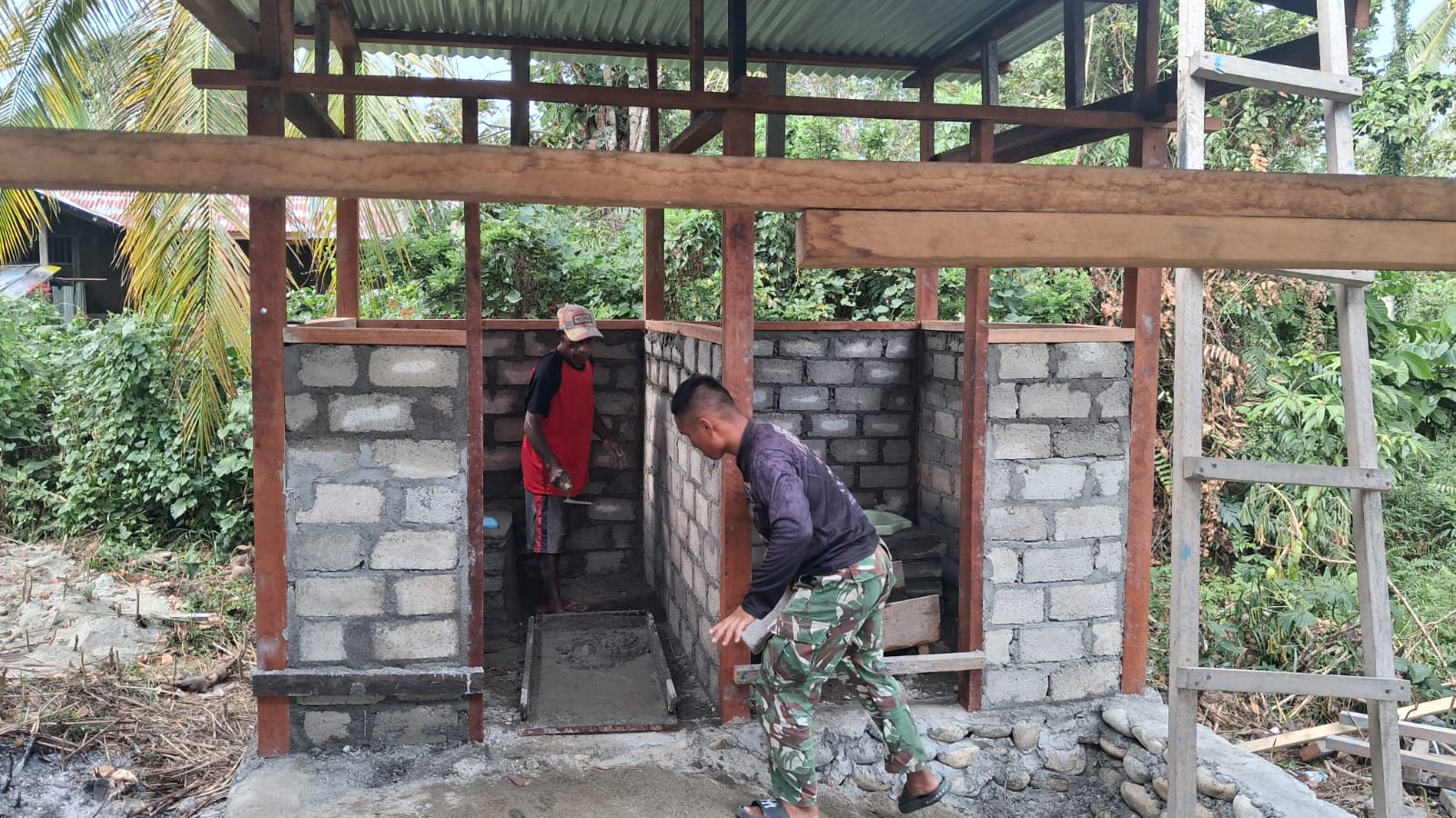 Dua Tim Dikerahkan untuk Pembangunan MCK TMMD Ke-130 di Nabire