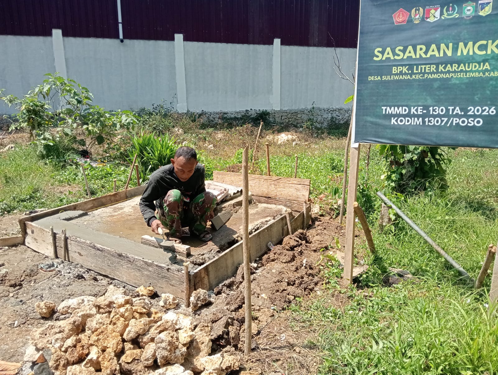 Pembangunan MCK di Sulewana: Satgas TMMD Bangun Pondasi untuk Kesehatan Masyarakat