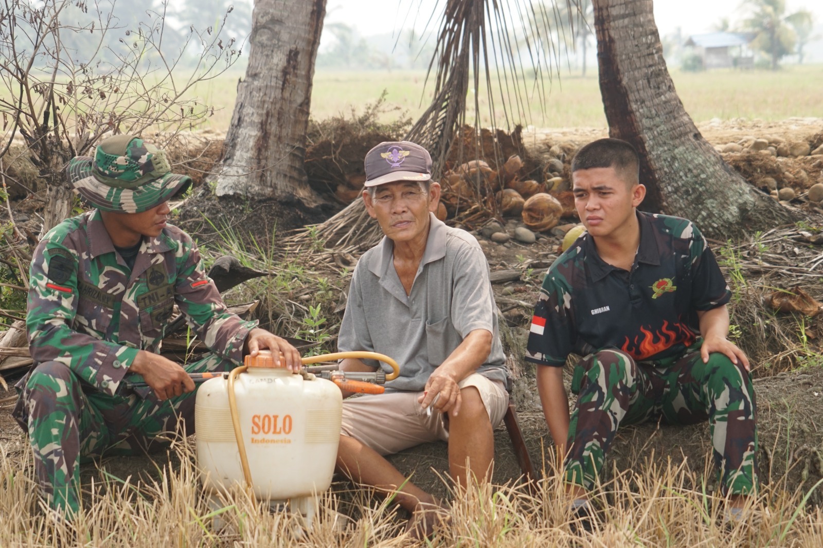 Dari Obrolan hingga Gotong Royong, TMMD ke-130 Kodim 0407/Kota Bengkulu Perkuat Kedekatan dengan Warga