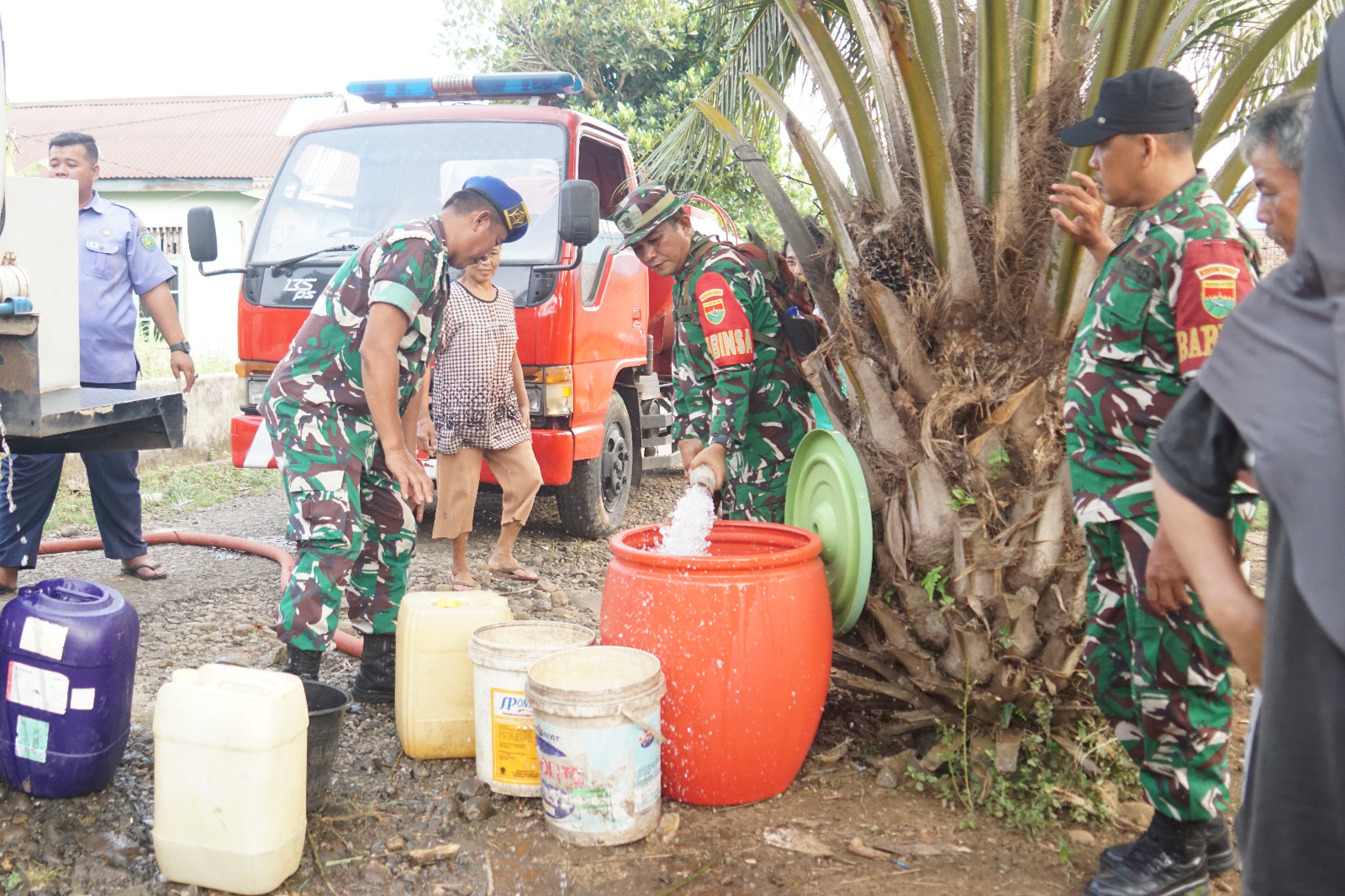 Air Bersih untuk Warga, Wujud Kepedulian Satgas TMMD 130 Kodim 0407/Kota Bengkulu di Tengah Kemarau