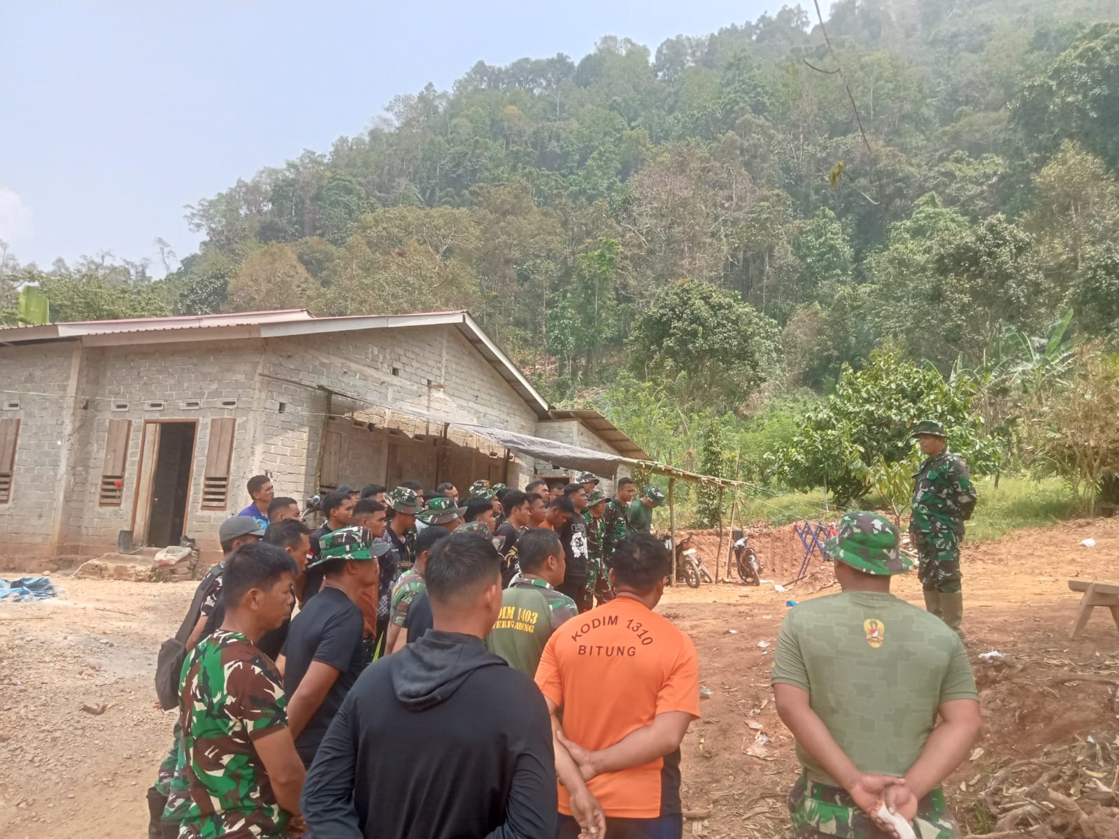 Pastikan Keamanan Kerja, Dan SSK TMMD ke-130 Kodim 1403/Palopo Periksa Kesiapan Prajurit di Lapangan