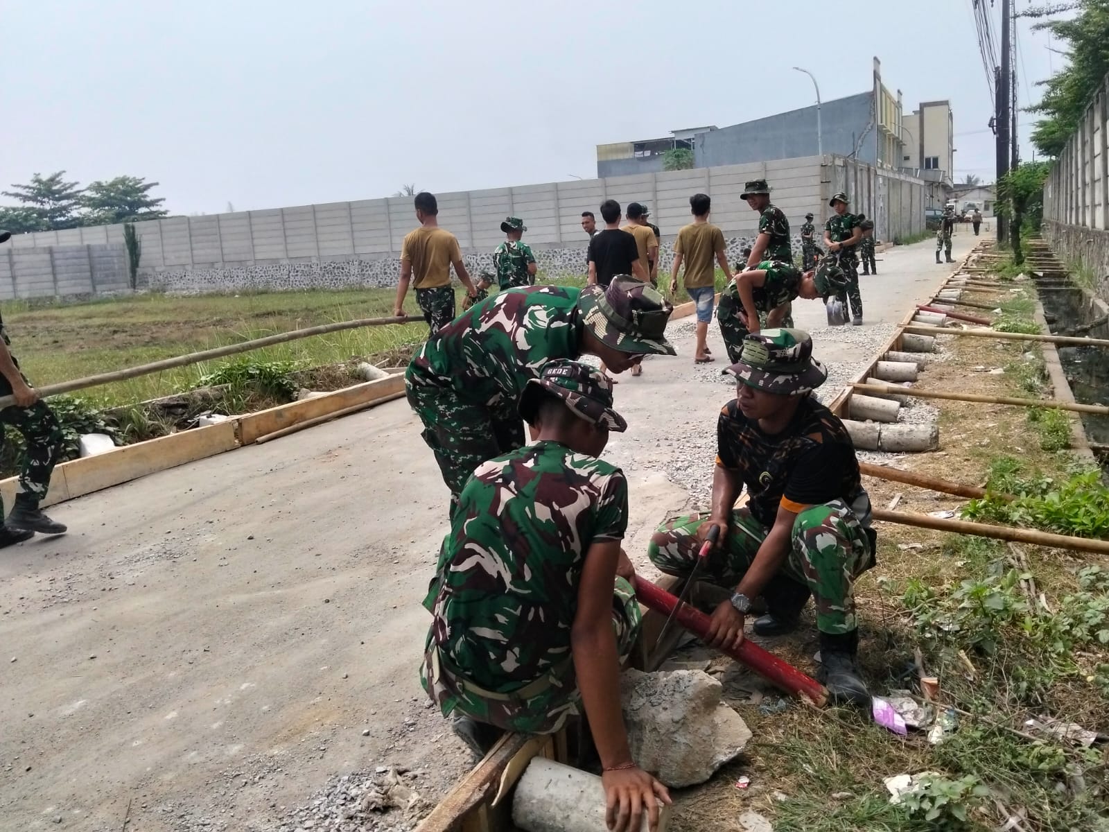 Optimalisasi Infrastruktur Jalan oleh Satgas TMMD ke-130 Kodim 0510/Tigaraksa