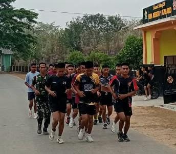 Demi Kebugaran, Satgas TMMD 130 Gelar Lari Pagi Sambil Dekati Warga