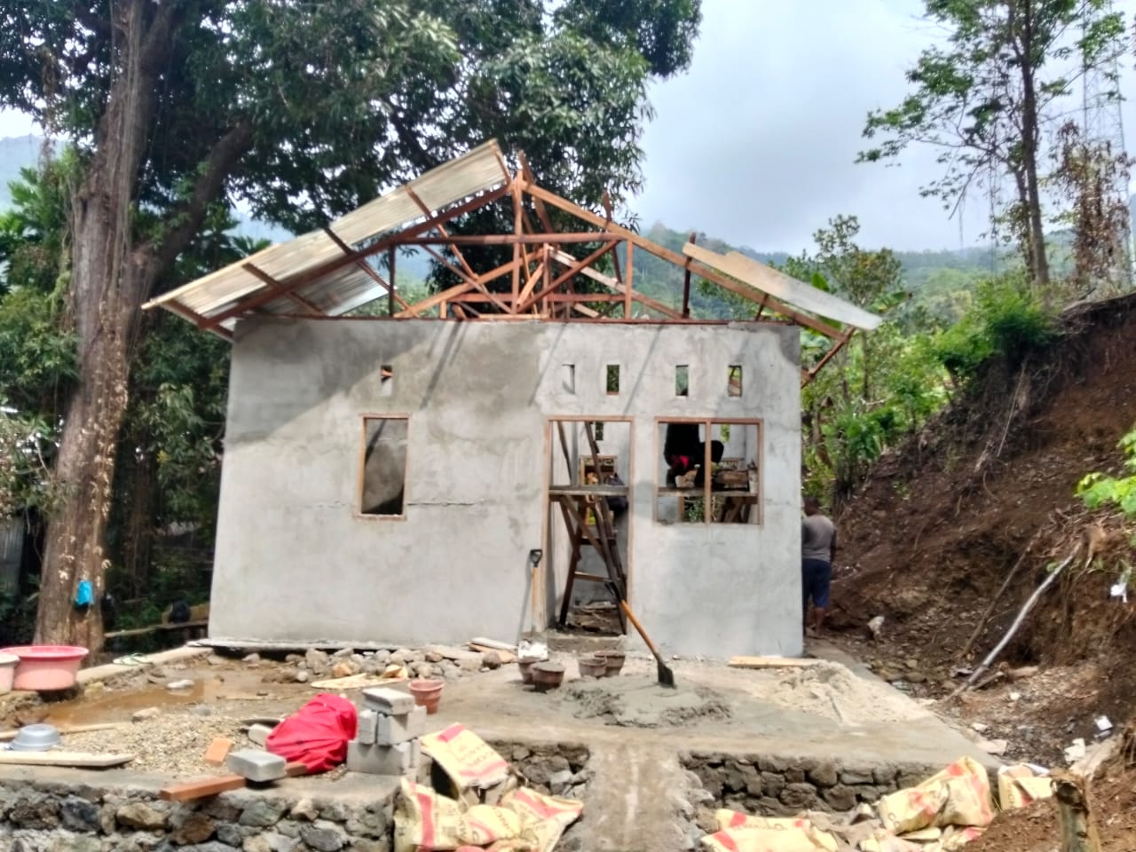 Perubahan Menakjubkan Pada Rumah Ferdinan Gomies Melalui Program TMMD Ambon