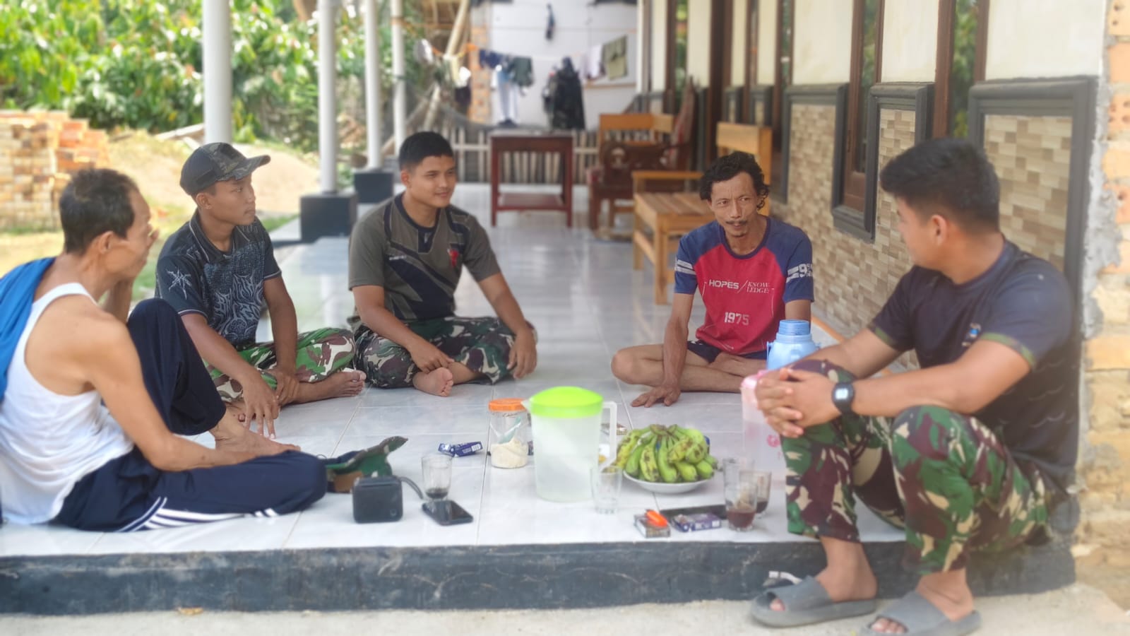 Kebersamaan TNI dan Warga dalam TMMD ke-130 di Way Kanan