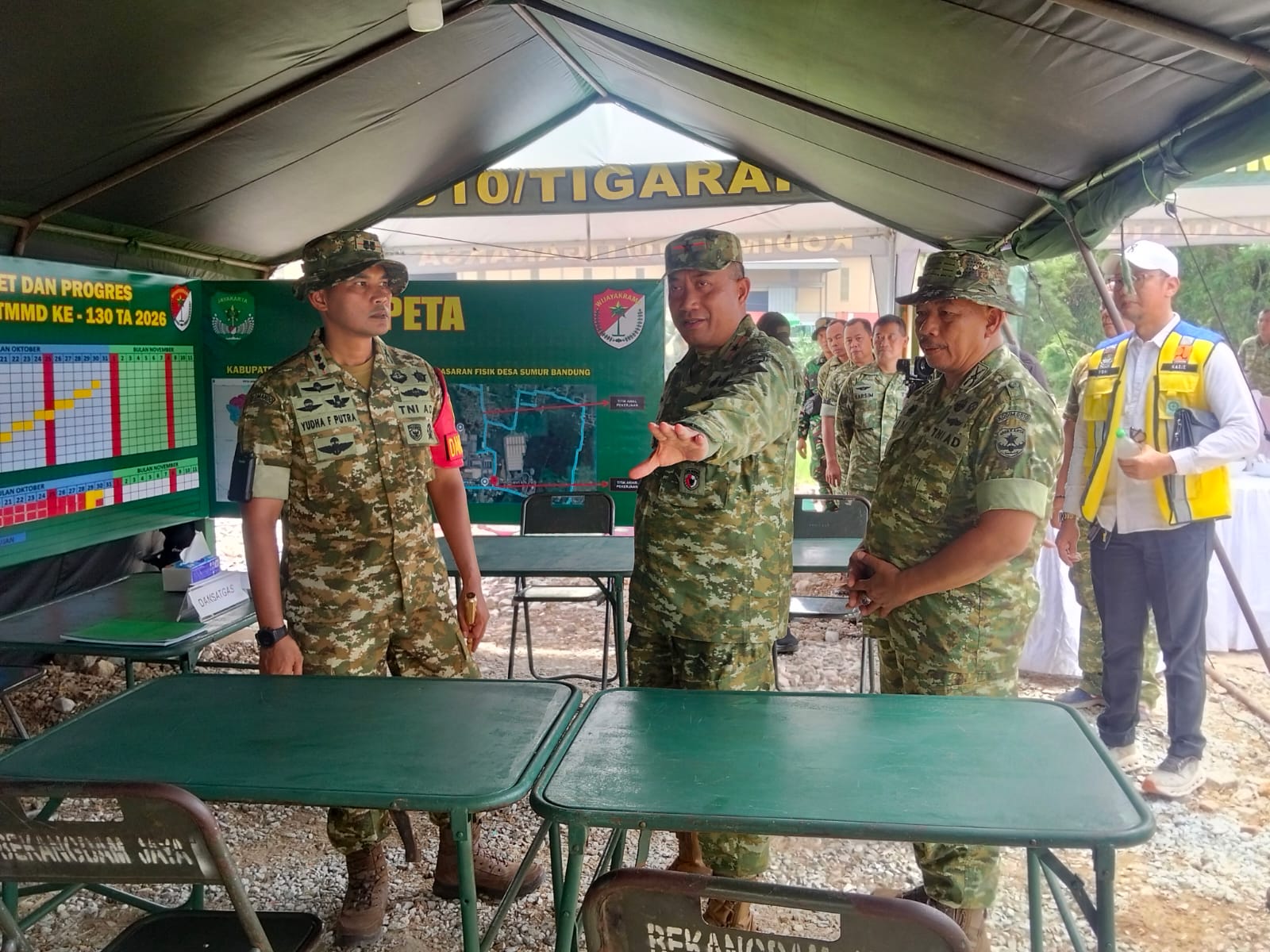 Kunjungan Danrem 052/Wkr untuk Evaluasi Proyek TMMD di Desa Sumur Bandung