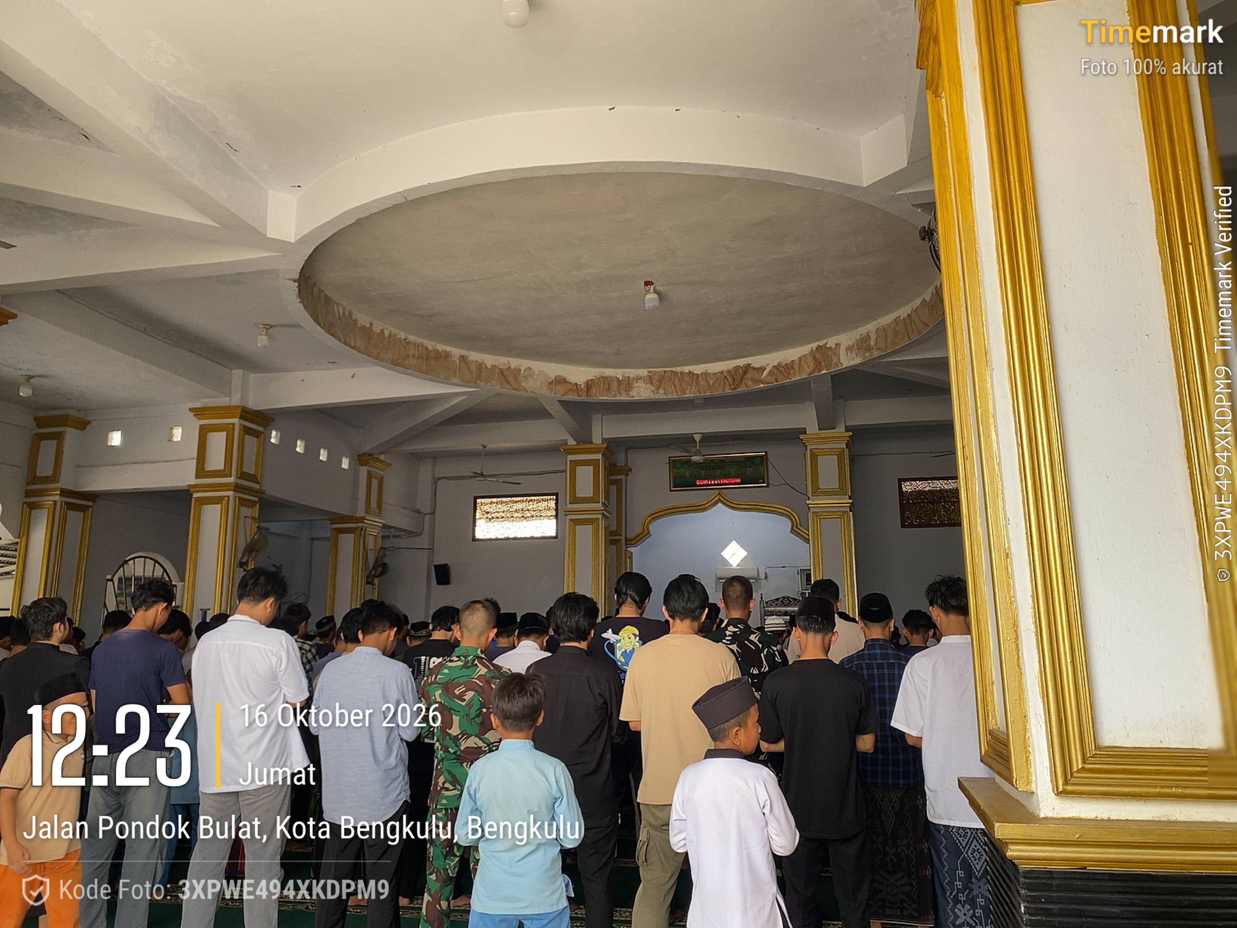 Kehadiran TNI di Kandang Limun Memperkuat Hubungan Melalui Salat Berjamaah