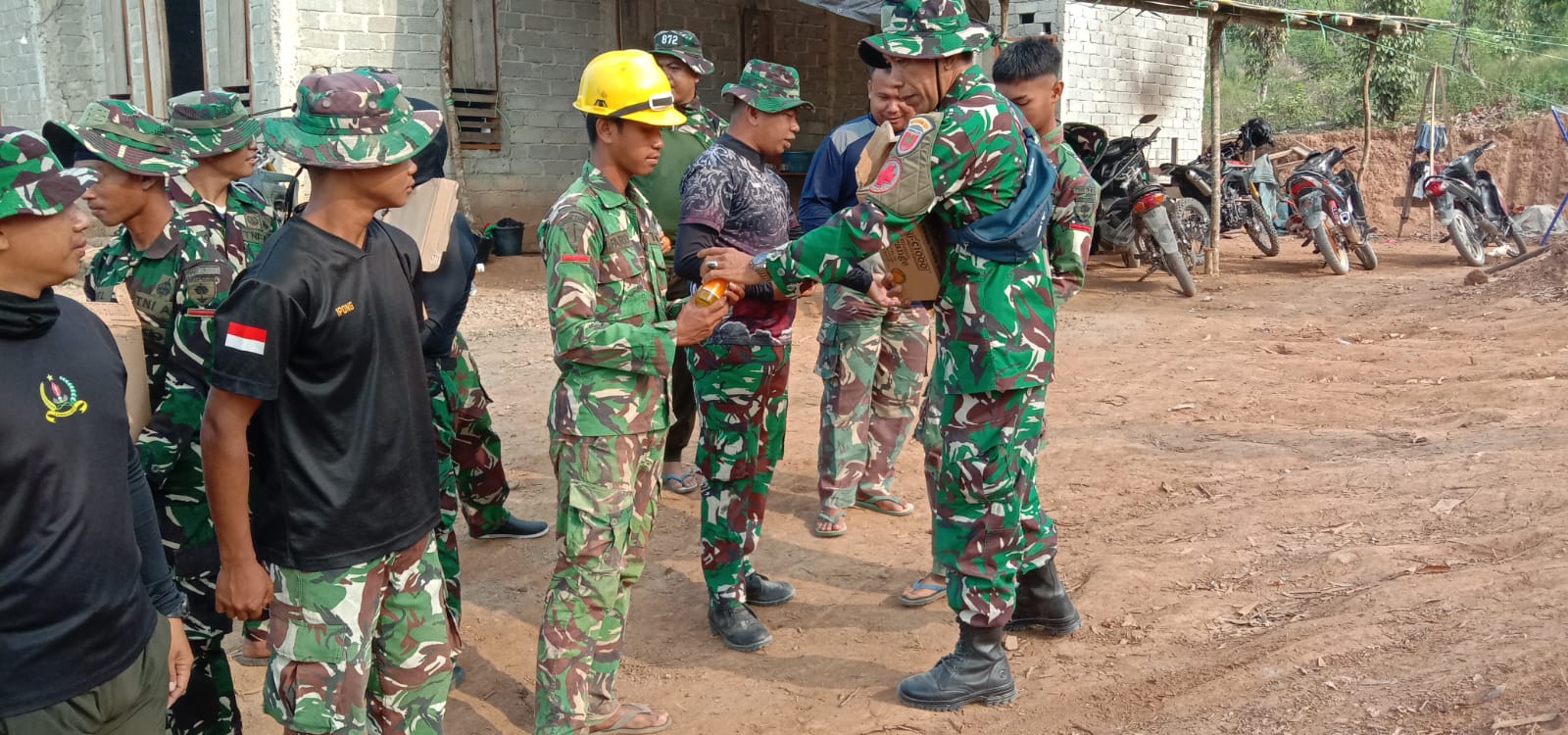 TMMD ke-130: Dansatgas Salurkan Suplemen untuk Dukungan Kesehatan Prajurit
