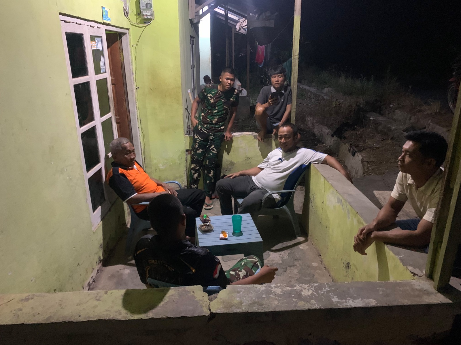 Anjangsana Malam Hari, Satgas TMMD ke-130 Kodim 0407/Kota Bengkulu Pererat Silaturahmi dengan Warga