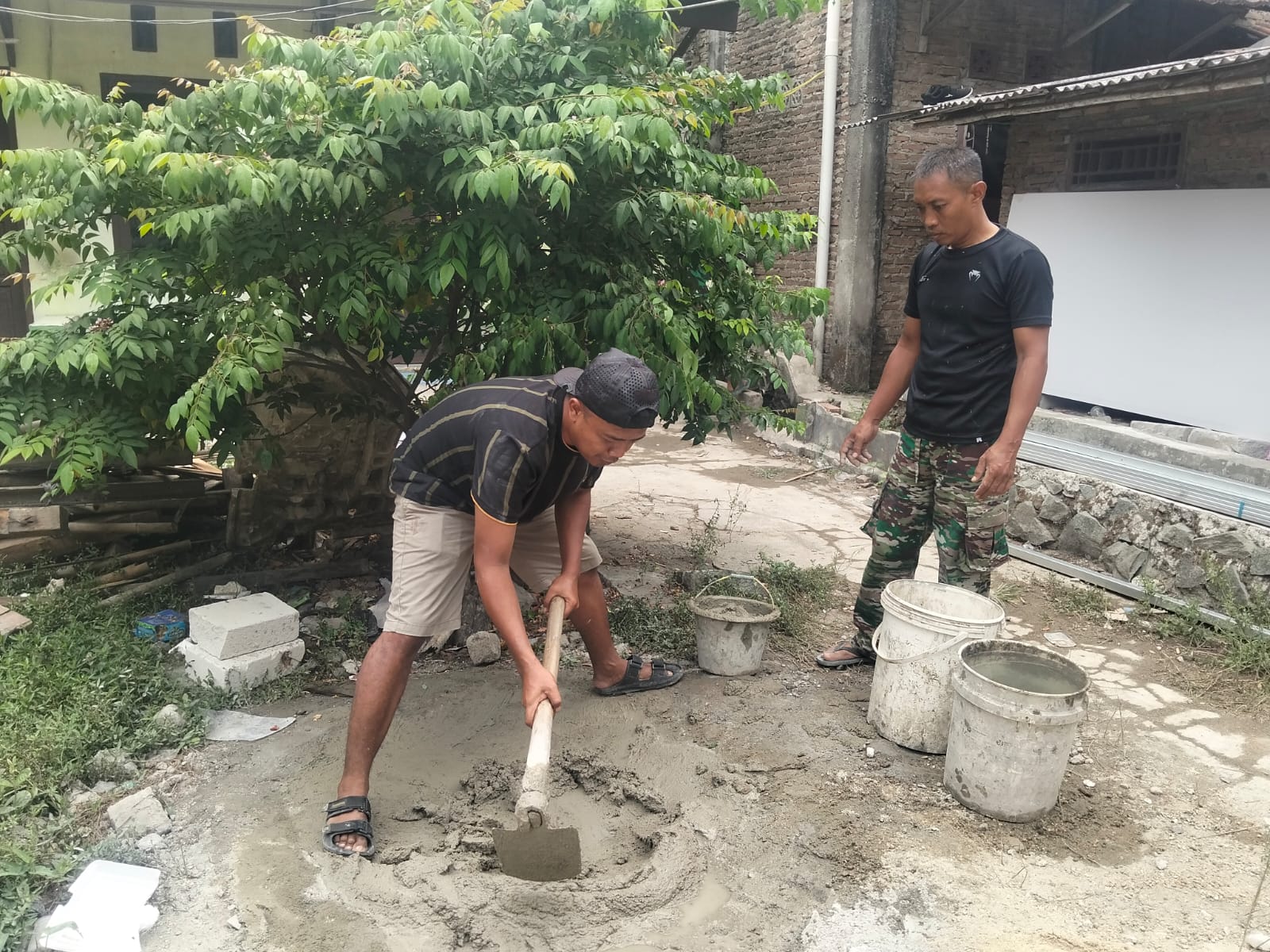 Pekerjaan RTLH Bapak Safi’i Diteruskan oleh Satgas TMMD ke-130