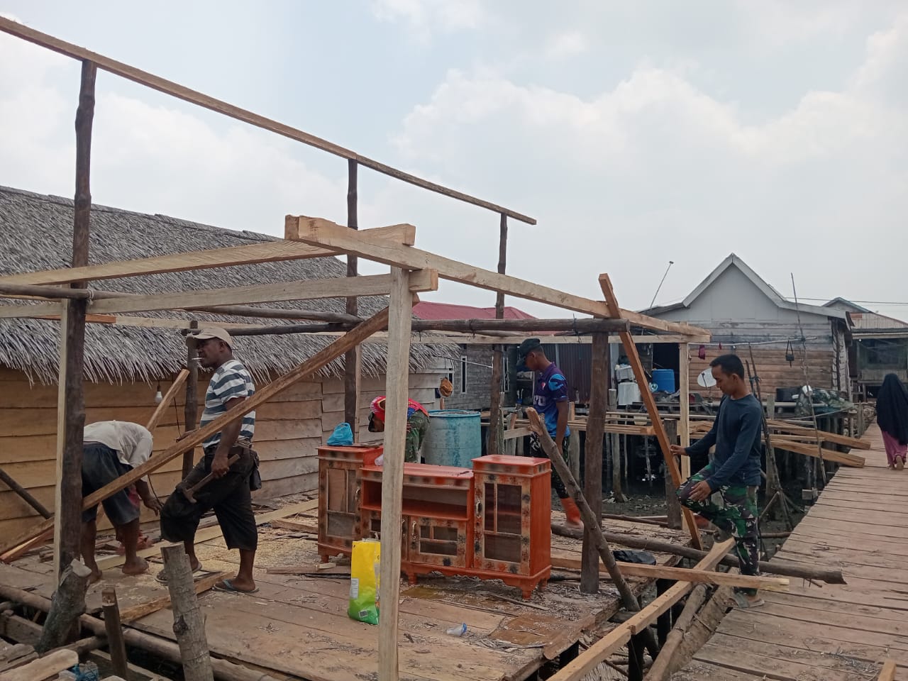 Revitalisasi Rumah Warga Kawite-Wite oleh TNI untuk Meningkatkan Kesejahteraan