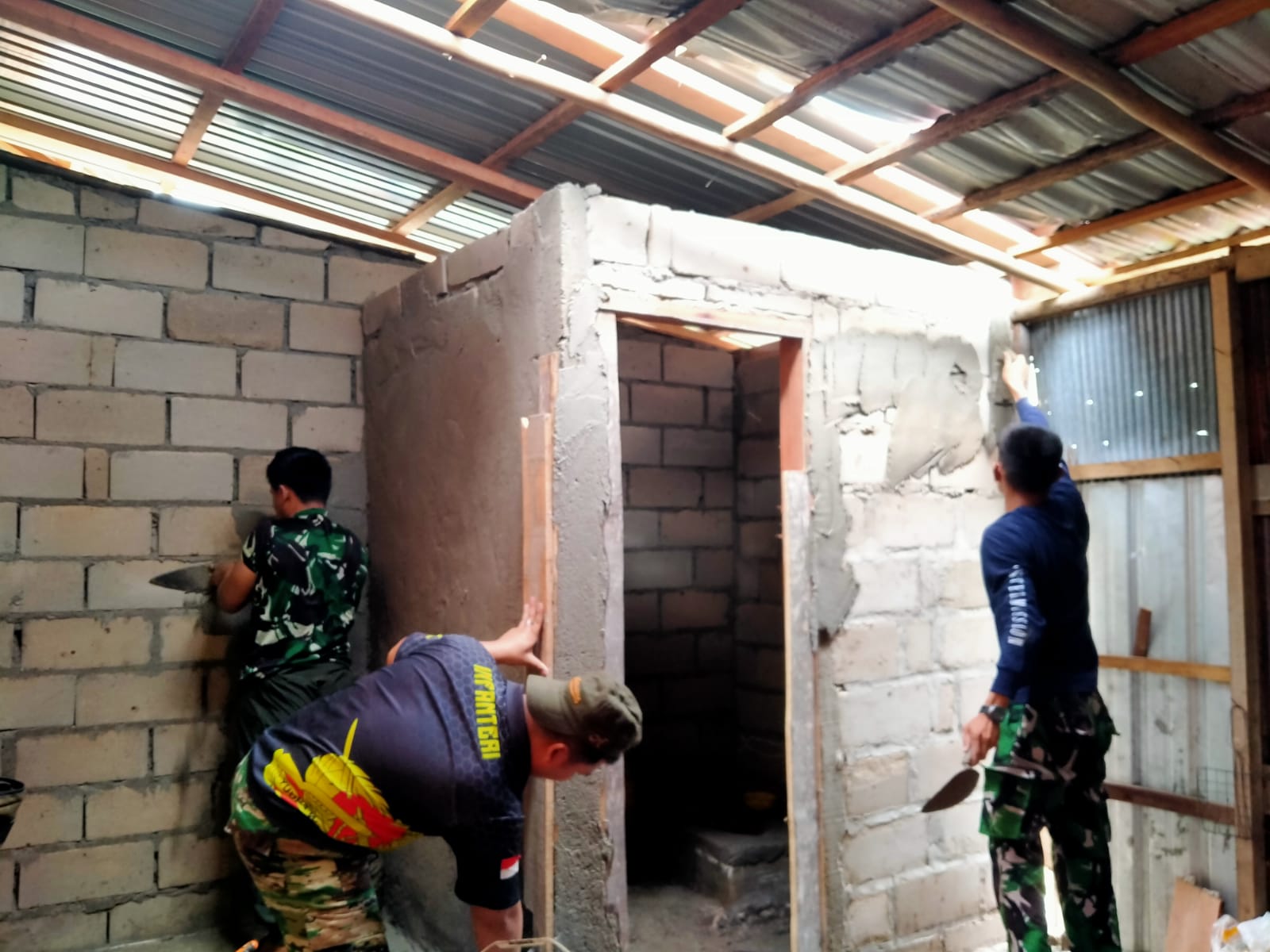 Peran Aktif TNI dalam Mewujudkan Sanitasi Sehat melalui Program Desa