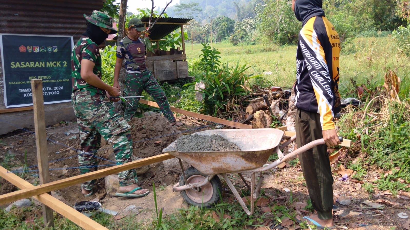 Tugas Mulia Satgas TMMD Ke-130 Kodim 1307/Poso, Pembangunan MCK di Desa Tonusu