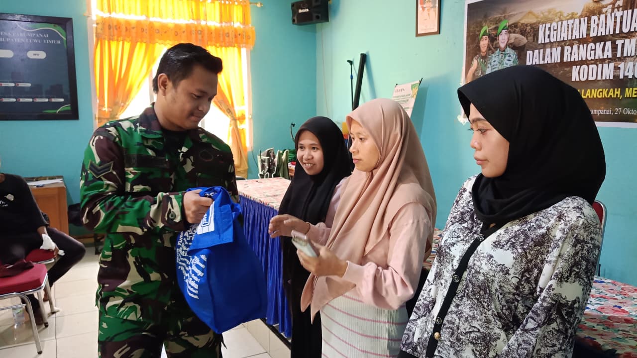 Keluarga di Parumpanai Terima Bantuan Nutrisi dari Satgas TMMD