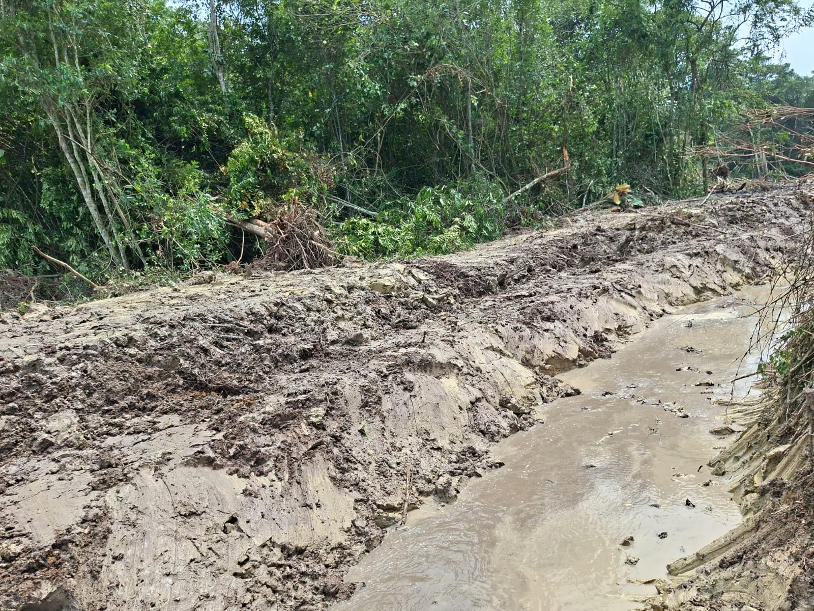 Satgas TMMD Ke-130 Perkuat Lingkungan dengan Normalisasi Sungai di Merempayang