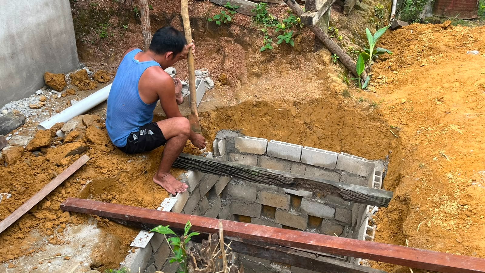Tak Hanya Bangun Rumah, Satgas TMMD ke-130 Kodim 1210/Landak Bangun MCK untuk Ibu Soanim