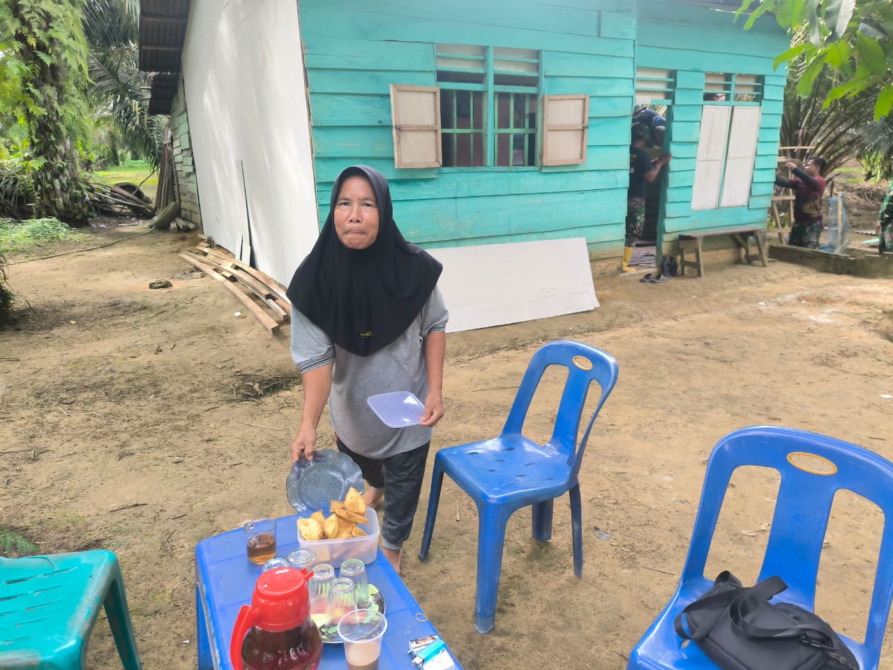 Edi Harahap dan Istri Ungkapkan Syukur Melalui Jamuan untuk Prajurit TMMD