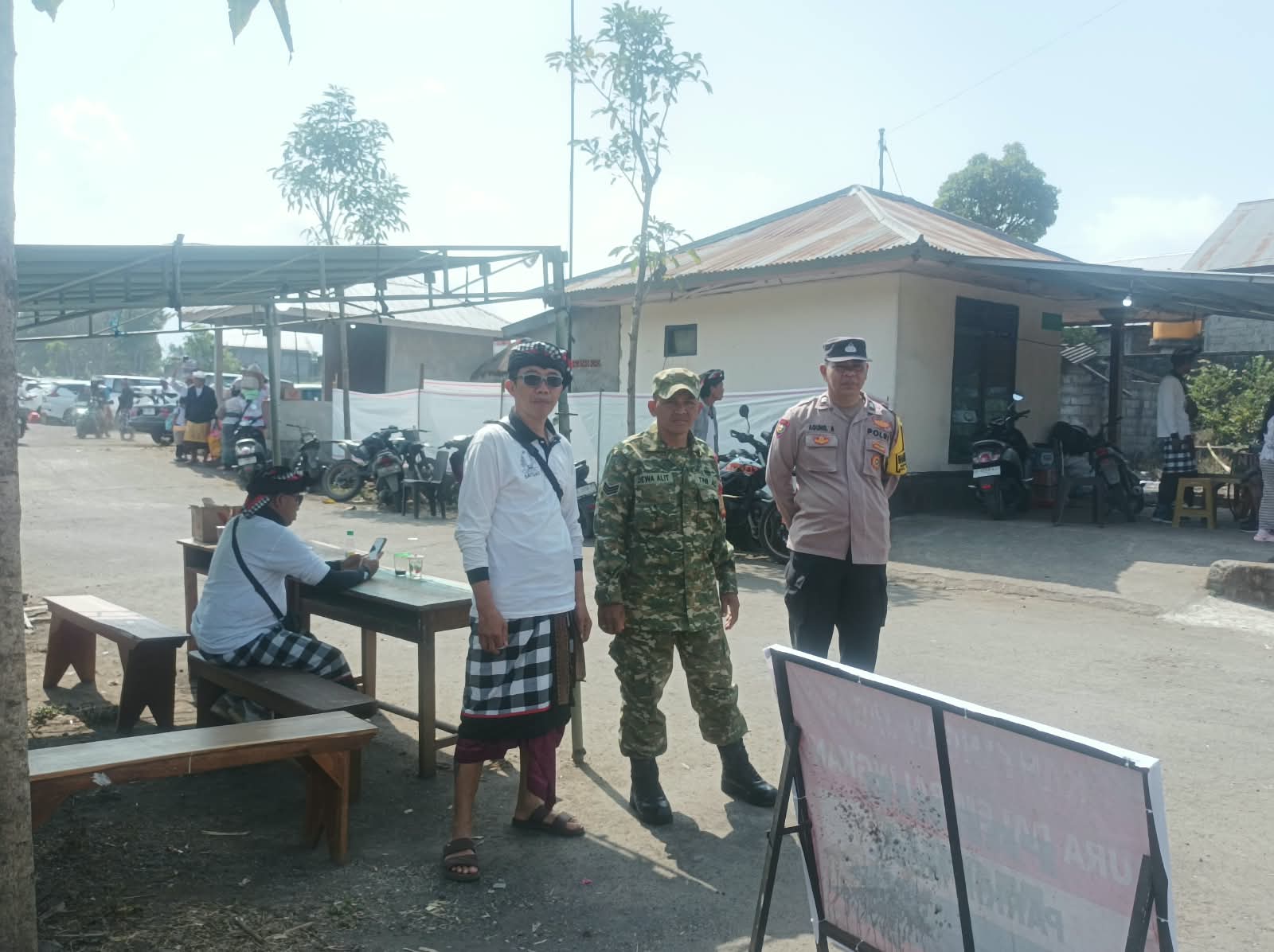 TNI dan Masyarakat Adat Bersinergi Amankan Upacara Karya Puja Wali Purnama