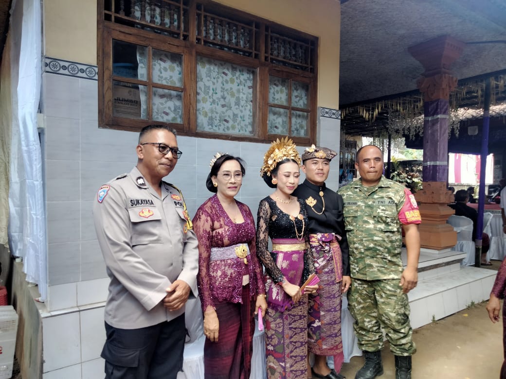 TNI-Polri Memperkuat Hubungan dengan Masyarakat Lewat Upacara Adat di Sulahan