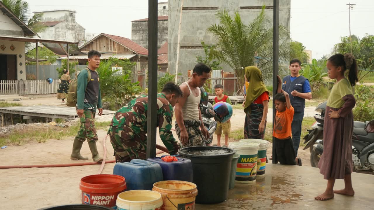 Kodim 1015/Sampit dan Muhammadiyah Agungkan Solidaritas dengan Penyaluran Air Bersih