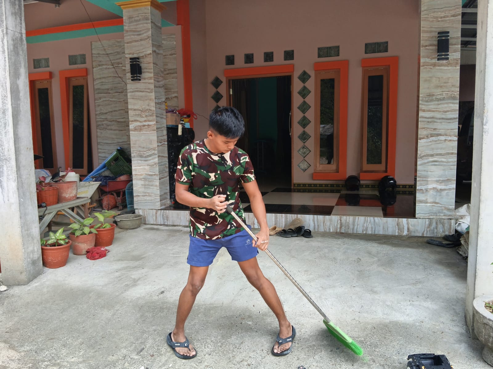 Satgas TMMD Tunjukkan Kepedulian Melalui Kegiatan Sehari-hari