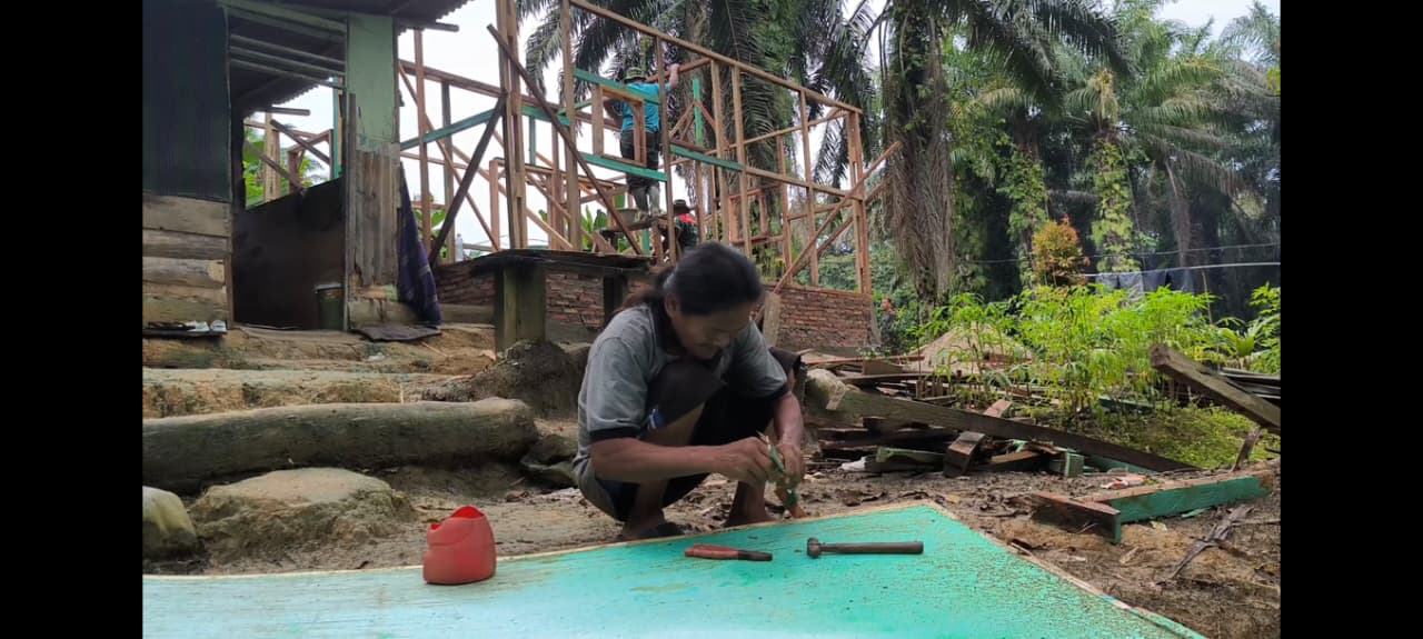 Pak Suroto Ajarkan Arti Syukur, Kayu Bekas Rumah Disiapkan untuk Kebutuhan Baru