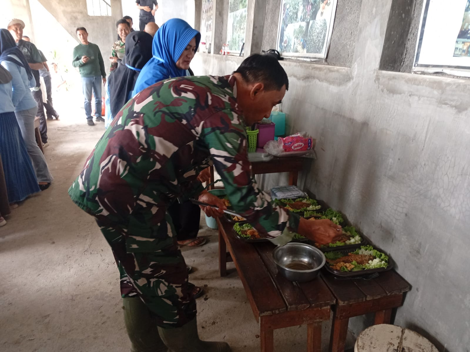 Demi meningkatkan Keterampilan dan Kemandirian Masyarakat, Kodim 0818 Malang-Batu Bersama Disnaker Kabupaten Malang Gelar Pelatihan Pengelolaan Makanan dalam TMMD ke-130 Tahun 2026