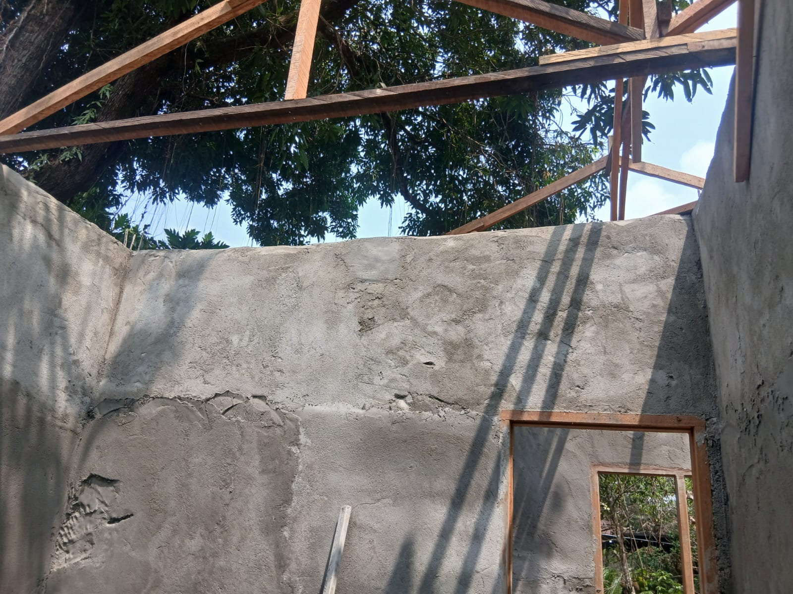 Progres 69 Persen, Satgas TMMD ke-130 Kodim 1504/Ambon Kebut Pembangunan RTLH Ferdinan Gomies