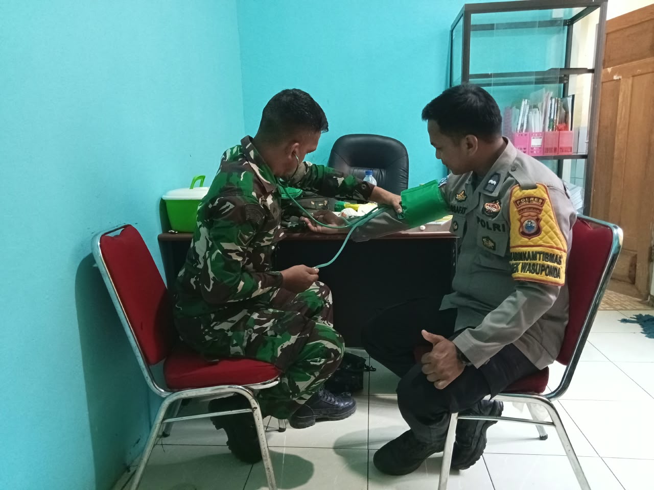 Pentingnya Kesehatan Personel Polri dalam Program TMMD ke-130 di Luwu Timur