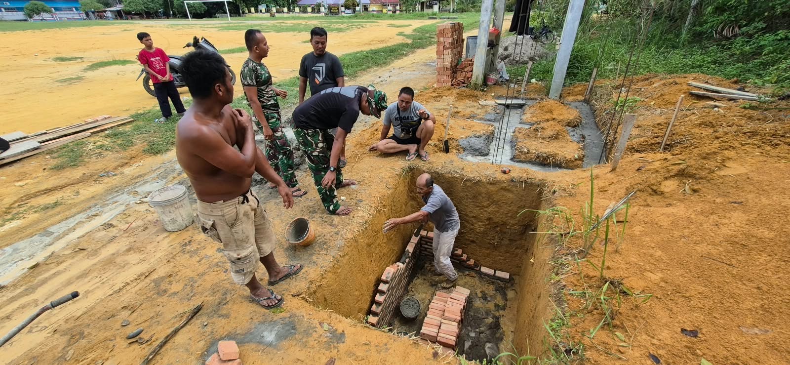 Proyek MCK TMMD Ke-130 Aek Batu Terus Maju Berkat Gotong Royong Masyarakat