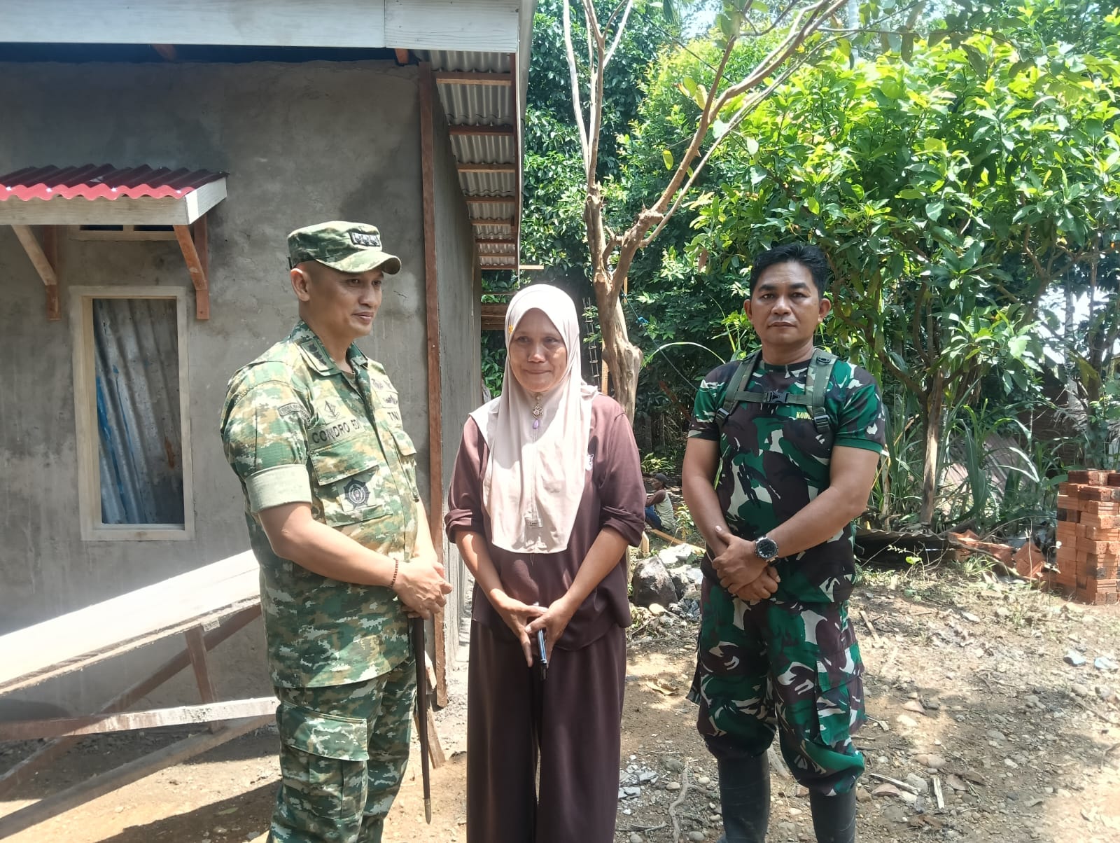Tangis Haru Siti Ummulyati Sambut Kunjungan Dansatgas TMMD ke-130 Kodim 0407/Bengkulu