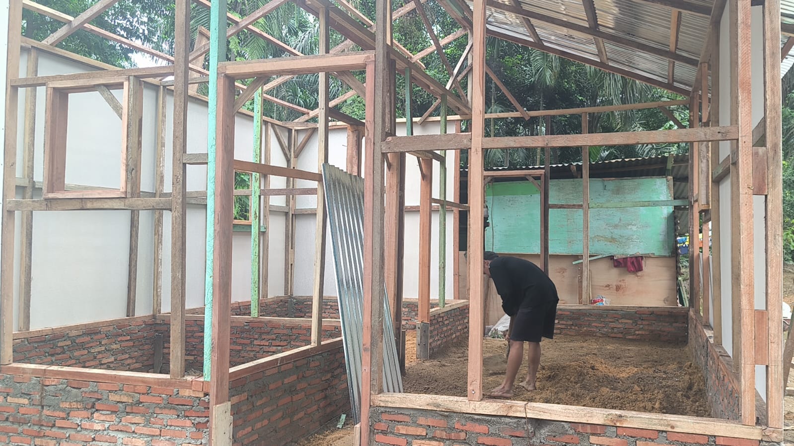 Yanto Dukung Proyek Pembangunan Rumah Ayahnya Meski Sibuk Bekerja