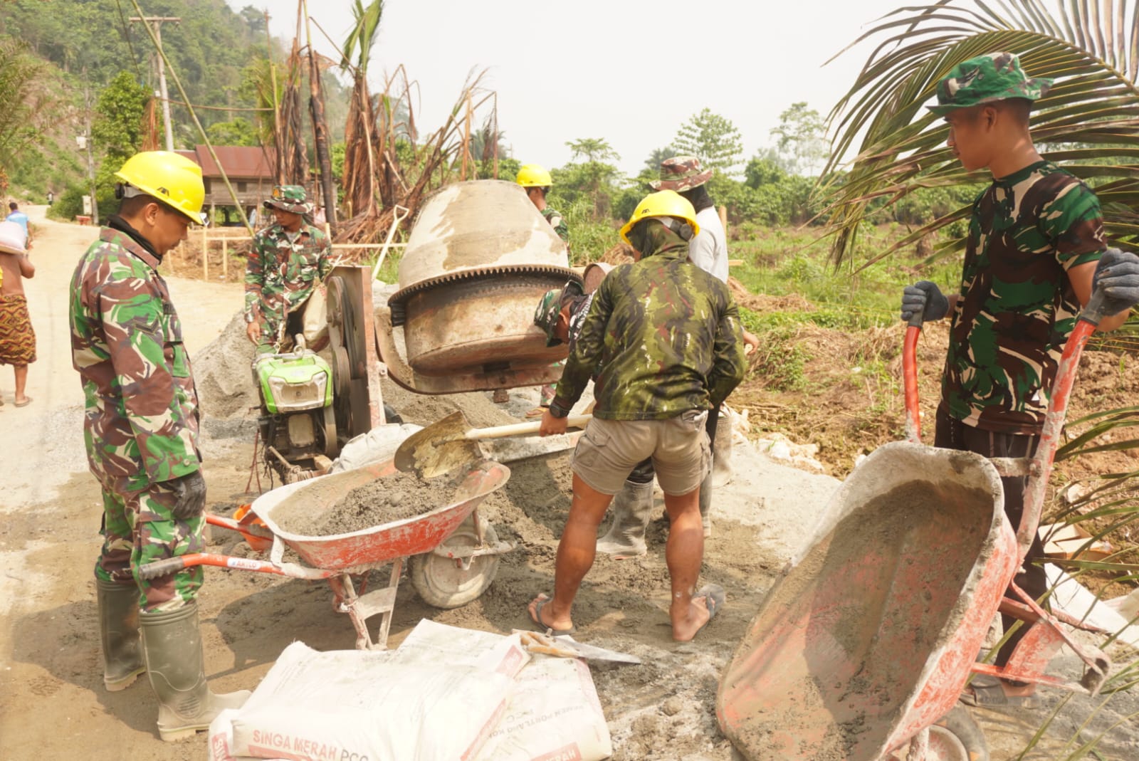 Usaha Bersama Satgas TMMD Palopo: Arco sebagai Tulang Punggung Pembangunan Jalan