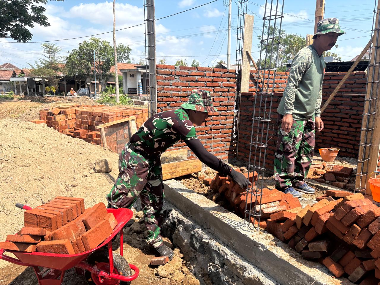 Upaya Satgas TMMD Tulungagung Dalam Membangun Sarana MCK untuk Masyarakat