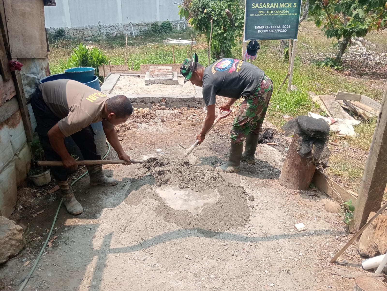 TNI Lanjutkan Proyek Sanitasi dengan Pembangunan MCK di Desa Sulewana