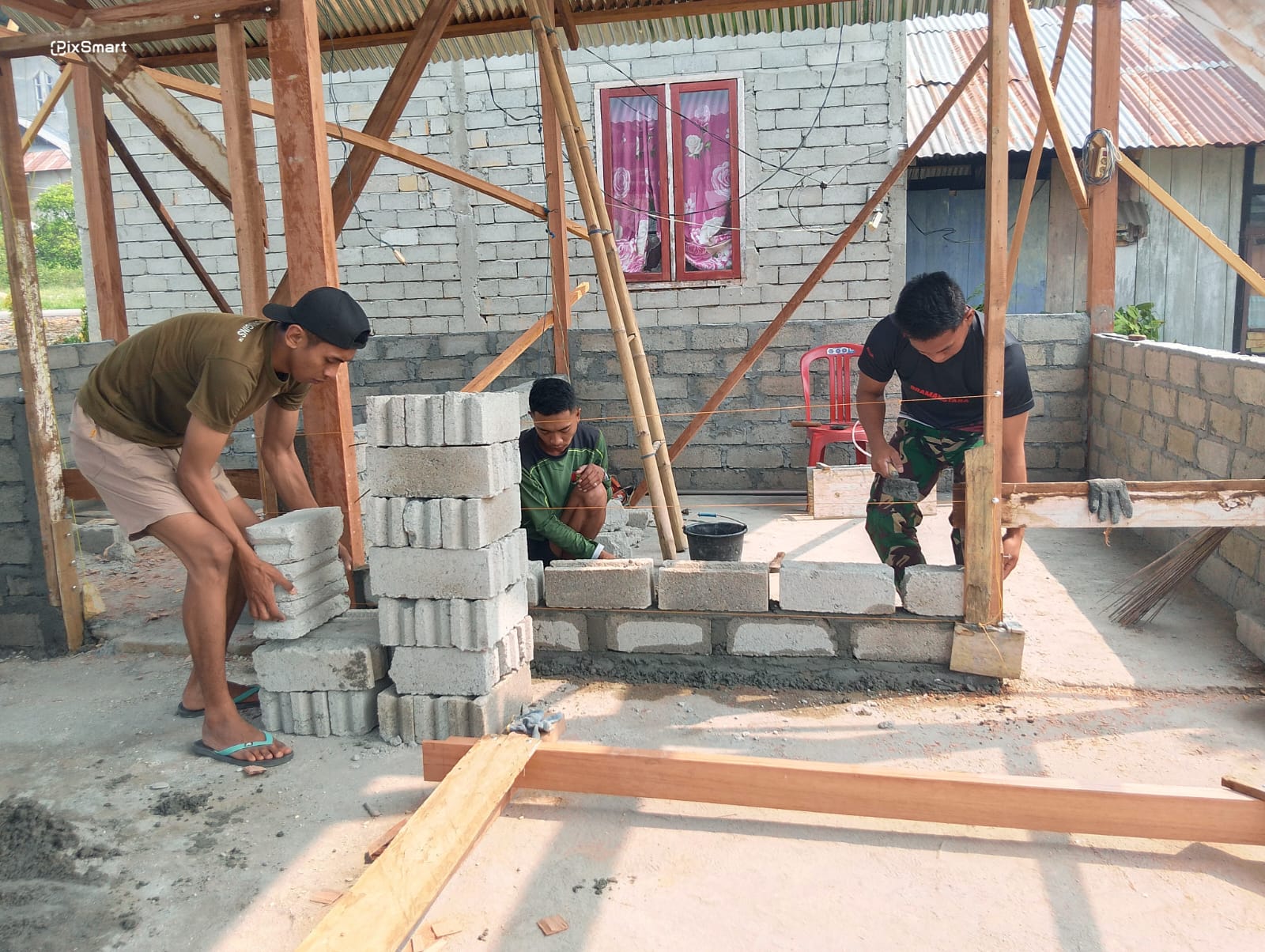 Progress Pembangunan RTLH di Pamona oleh Satgas TMMD ke-130