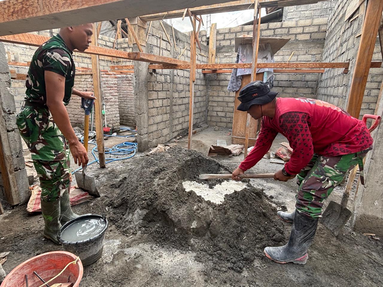 Peninggian Dinding Rumah Agus Suwandi Masuki Tahap Pemasangan Atap