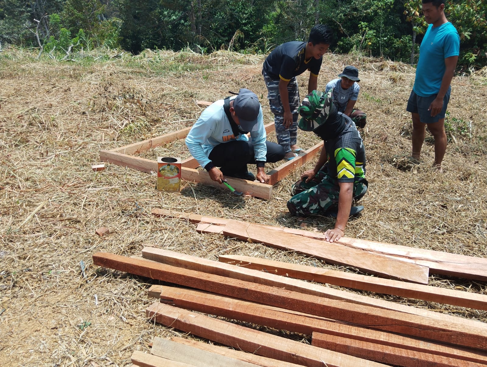 Pembangunan MCK Umum di Desa Leboni oleh Satgas TMMD ke-130 Kodim 1307/Poso